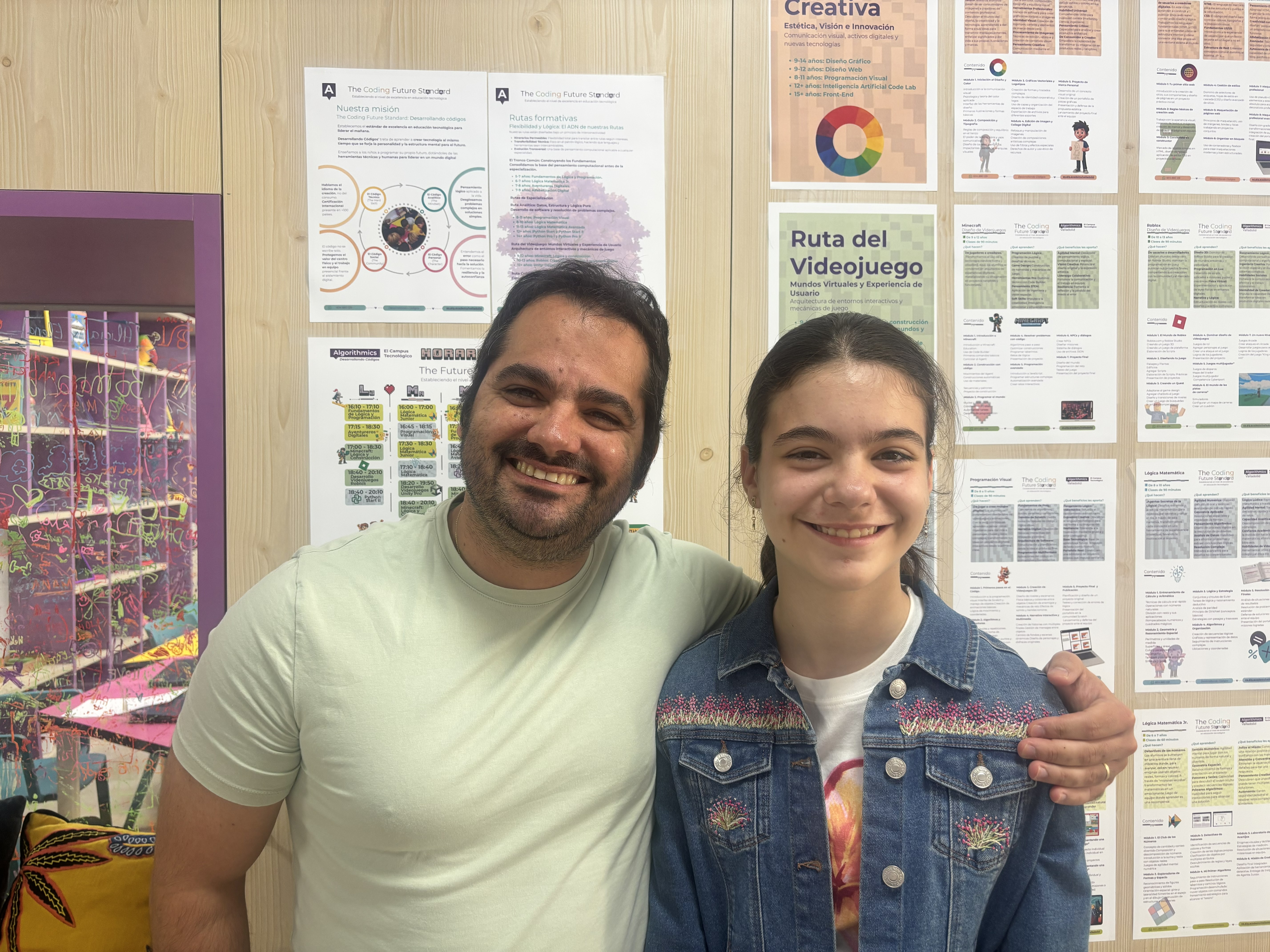 Elena Canga durante la entrevista en el aula de Algorithmics Valladolid sobre ciencia, tecnología e inteligencia artificial